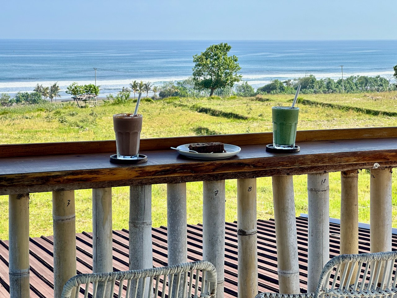 Smoothies and banana bread at Wakey Wakey in Medewi