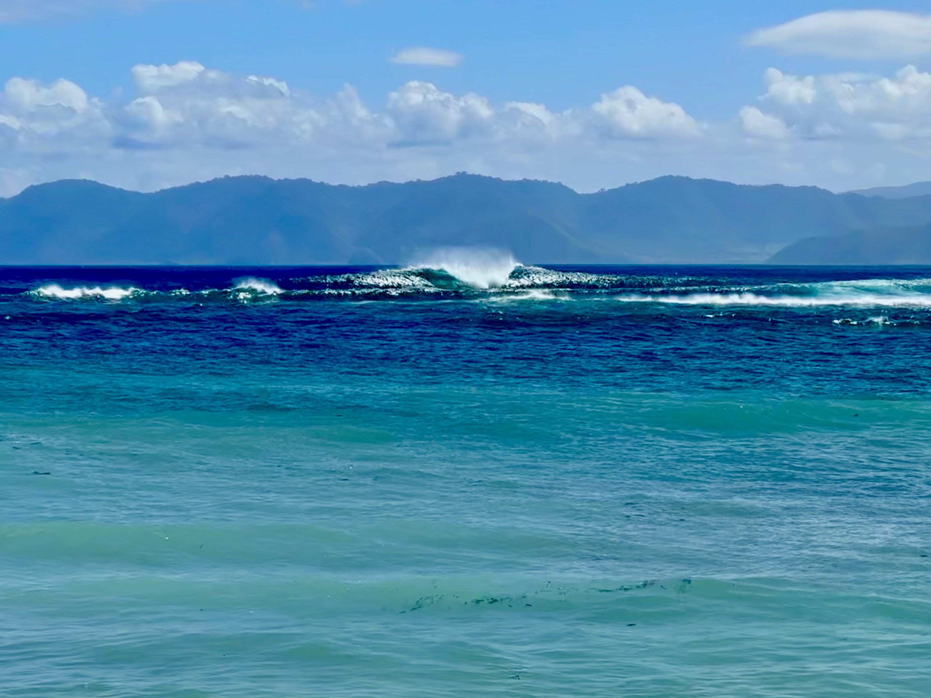 Lakey peak a-frame reef break wave