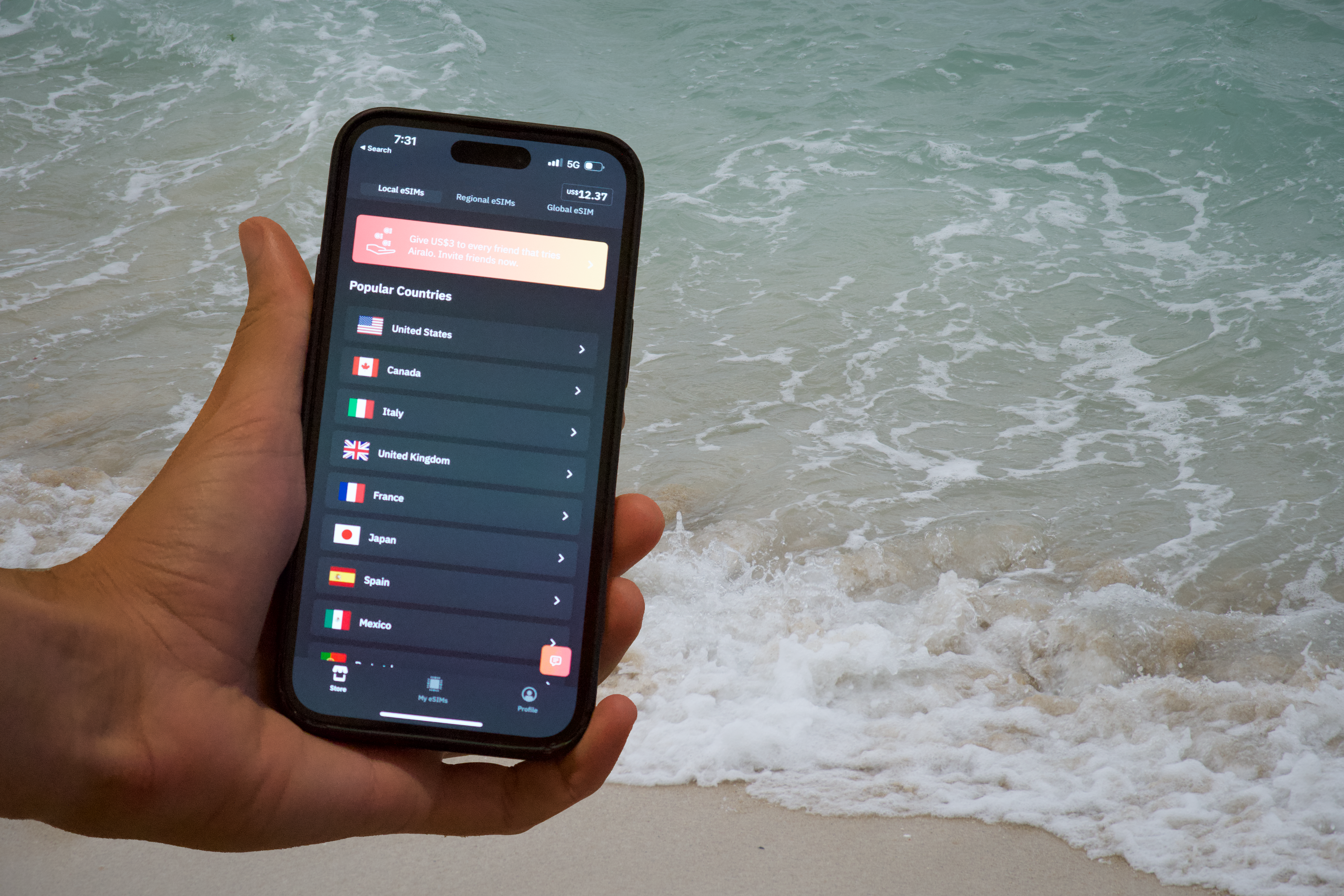 Using the Airalo eSim app at the beach to buy a cheap sim card